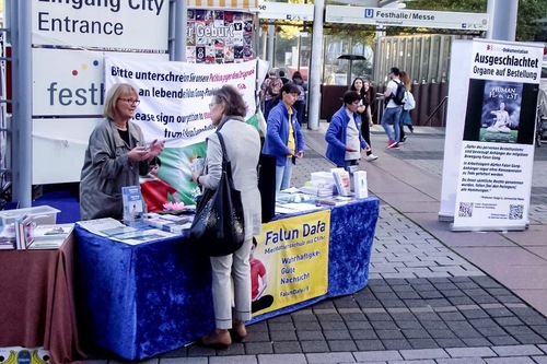 Image for article Jerman: Memperkenalkan Falun Gong di Pameran Buku Frankfurt