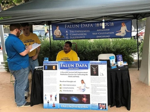 Image for article Dallas: Praktisi Memperkenalkan Falun Gong di Kegiatan Komunitas