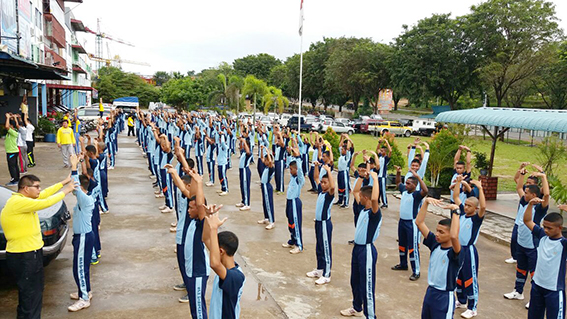 Image for article ​Pulau Batam: Siswa-siswi SMK Penerbangan, SPN Dirgantara Batam Mempelajari Latihan Falun Dafa