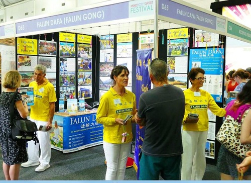 Image for article Brisbane, Australia: Falun Dafa Disukai di Festival Pikiran Tubuh Spirit