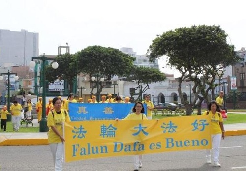 Image for article Memperkenalkan Falun Gong di Festival Seni Peru