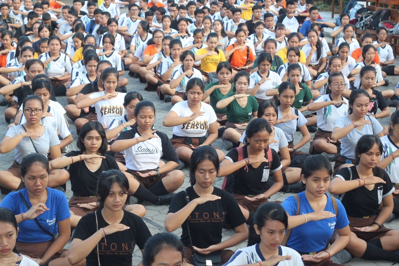 Image for article Tabanan, Bali: Memperkenalkan Latihan Falun Dafa kepada Siswa SMAN 1 Kediri