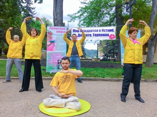 Image for article Perayaan Hari Falun Dafa di Rusia, Republik Ceko, Rumania, Denmark, dan Austria