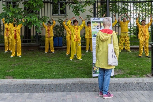 Image for article Merayakan Hari Falun Dafa Sedunia di Moskow