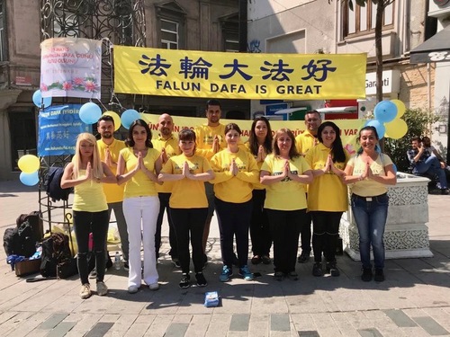 Image for article Turki: Merayakan Hari Falun Dafa Sedunia di Istanbul dan Mersin