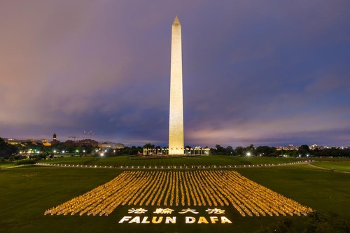 Image for article Malam Nyala Lilin di Monumen Washington Mengenang Praktisi Falun Gong yang Dibunuh dalam Penganiayaan di Tiongkok