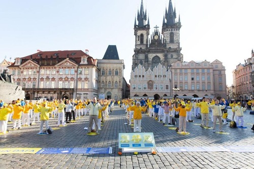 Image for article Seorang Pria di Praha: Saya Mungkin Mulai Berlatih Falun Gong Besok