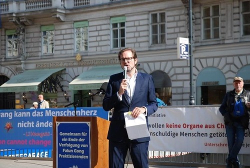 Image for article Austria: Pejabat Vienna Menunjukkan Dukungan di Rapat Umum Falun Gong