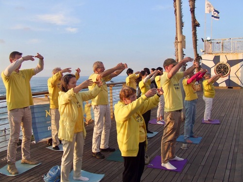 Image for article Israel: Memperkenalkan Falun Gong di Bat Yam