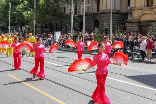 Image for article Melbourne, Australia: “Energi Damai” di Parade Hari Australia