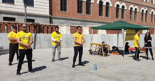 Image for article Italia: Warga di Cagliari Mempelajari Tentang Falun Dafa