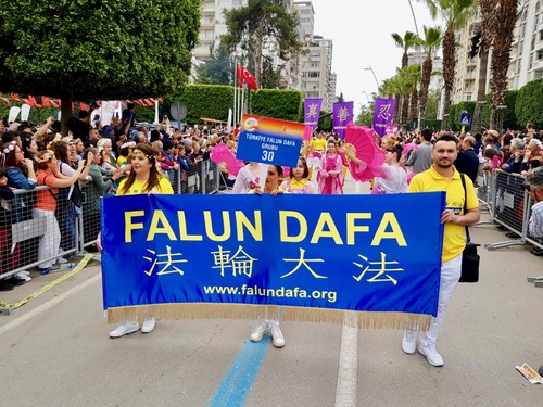Image for article Turki: Falun Dafa Sangat Menarik Selama Adana International Orange Blossom Festival