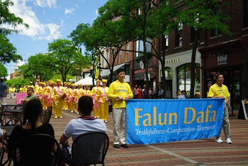 Image for article Amerika Serikat, Austria, dan India: Memperkenalkan Falun Gong di Kegiatan Komunitas Setempat