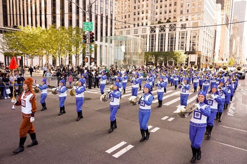 Image for article New York: Tian Guo Marching Band Diterima dengan Hangat di Parade Peringatan Hari Columbus