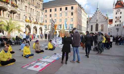 Image for article Jerman: Memperkenalkan Falun Gong Selama Oktoberfest di Munich
