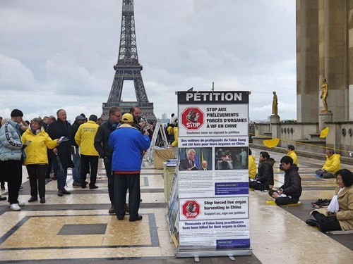 Image for article Prancis: Acara Hari Informasi Falun Dafa Diadakan di Paris