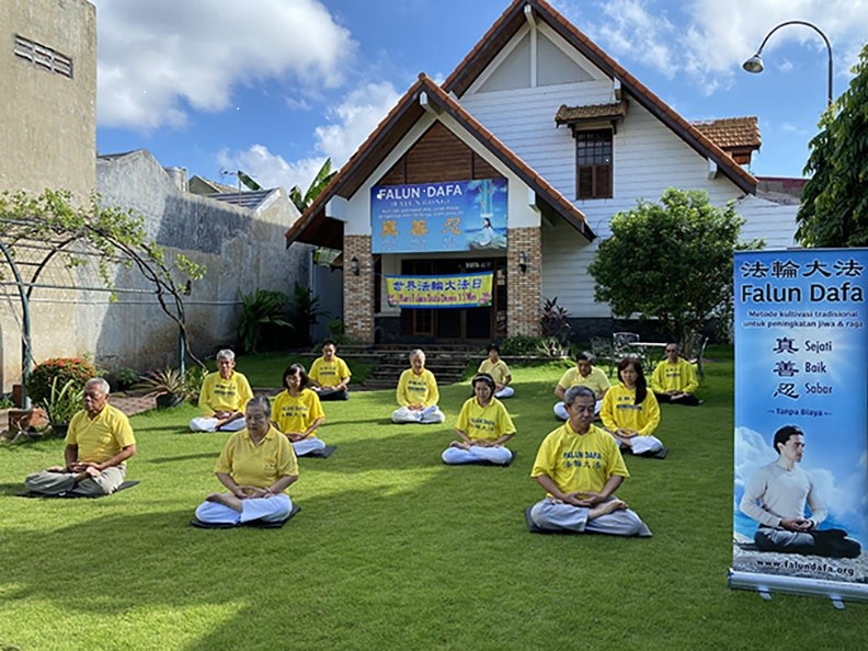 Image for article Indonesia: Praktisi dan Keluarga Merayakan Hari Falun Dafa Sedunia ke-21
