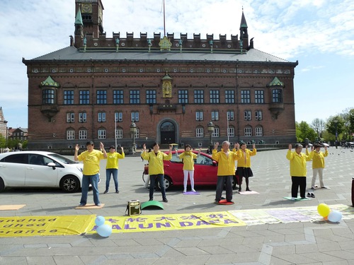 Image for article  Denmark: Merayakan Hari Falun Dafa Sedunia