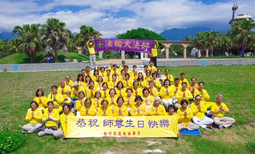 Image for article Hualien, Taiwan: Praktisi Merayakan Hari Falun Dafa Sedunia