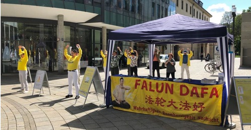 Image for article Hari Informasi Falun Gong Diadakan di Pusat Kota Stuttgart, Jerman