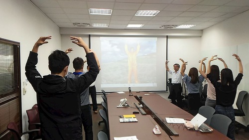 Image for article Taiwan: Direktur Utama Menyelenggarakan  Lokakarya Falun Dafa Sembilan Hari di Perusahaannya