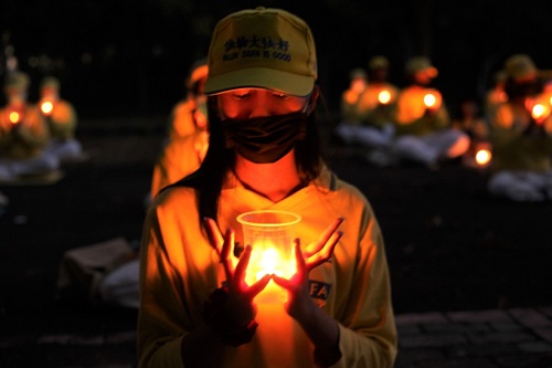 Image for article Bali: “Tolak Partai Komunis Tiongkok”--Aksi Damai di Depan Konjen Tiongkok Menyerukan Penghentian 21 Tahun Penganiayaan terhadap Praktisi Falun Dafa di Tiongkok