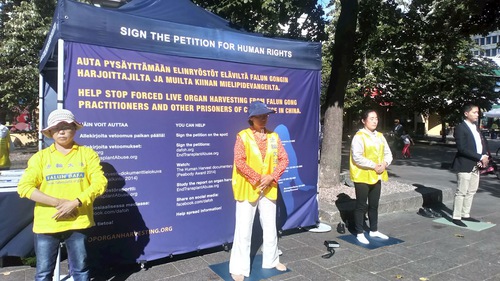 Image for article Finlandia: Warga Mendorong Praktisi Falun Dafa untuk Terus Menentang Penganiayaan