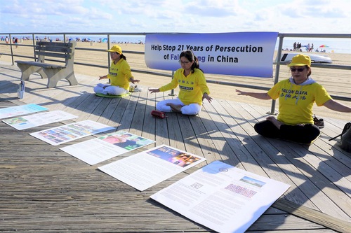Image for article New Jersey: Memperkenalkan Falun Dafa dan Meningkatkan Kesadaran tentang Penganiayaan di Tempat Wisata Populer