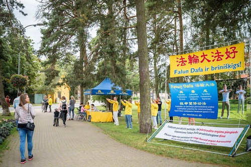 Image for article Latvia: Warga Belajar Tentang Falun Gong di Resort Jūrmala