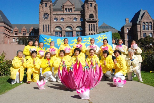 Image for article Toronto: Praktisi Mengungkapkan Rasa Terima Kasih dan Mengucapkan Selamat Festival Pertengahan Musim Gugur kepada Guru