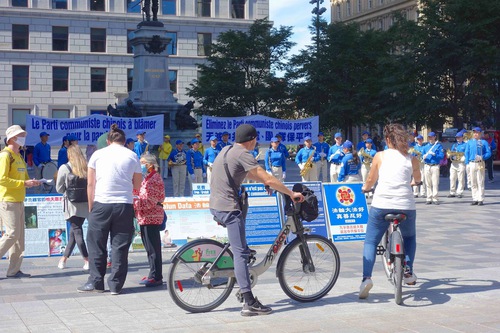 Image for article Kanada: Praktisi Falun Dafa Mengadakan Kegiatan di Montreal untuk Meningkatkan Kesadaran