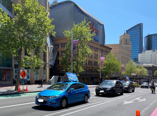 Image for article Parade Mobil di Auckland, Selandia Baru Menyerukan Orang-orang untuk Mundur dari PKT