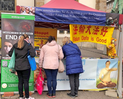 Image for article Jerman: Masyarakat Memberikan Dukungan untuk Falun Dafa di Essen