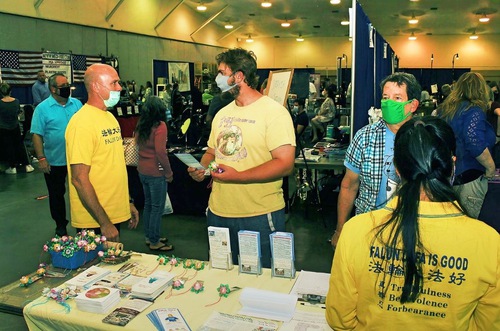 Image for article Florida: Memperkenalkan Falun Dafa di Tampa's Body Mind Spirit Expo