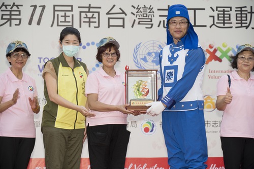 Image for article Taiwan: Tian Guo Marching Band Dipuji dan Diberikan Penghargaan Selama Perayaan Hari Relawan