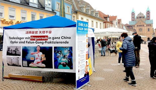 Image for article Jerman: Memperkenalkan Falun Gong dan Meningkatkan Kesadaran tentang Penganiayaan di Sembilan Kota