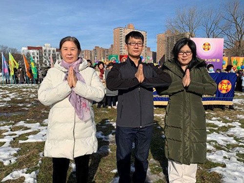 Image for article New York: Praktisi Merenungkan Berkah, Mengucapkan Selamat Tahun Baru kepada Pencipta Falun Dafa