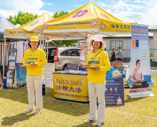 Image for article Selandia Baru: Praktisi Memperkenakan Falun Dafa di Pameran Coromandel Keltic