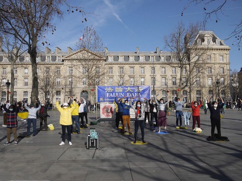 Image for article Prancis: Warga Paris Mempelajari Informasi tentang Falun Dafa dan Mengutuk Penganiayaan oleh PKT