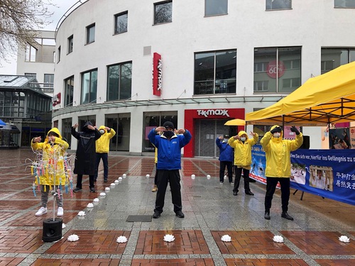 Image for article Jerman: Penduduk Leverkusen Mendukung Falun Dafa