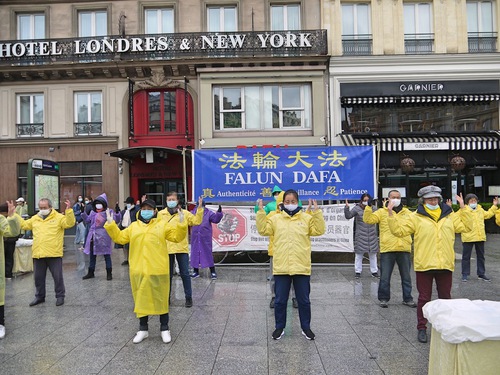 Image for article Warga Paris Mengecam Pelanggaran Hak Asasi Manusia Tiongkok, Petisi untuk Mengakhiri Penganiayaan terhadap Falun Gong