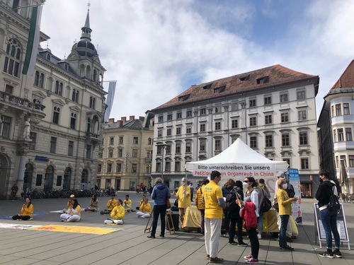 Image for article Austria: Praktisi Falun Gong Mengadakan Kegiatan Hari Informasi di Graz
