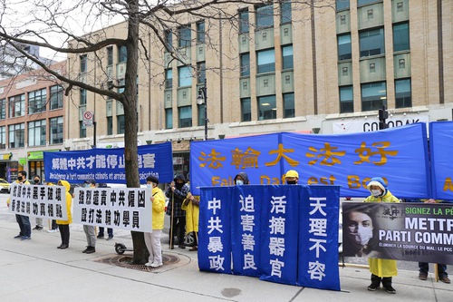 Image for article Montreal Kanada: Praktisi Falun Dafa Memprotes Serangan yang Diatur PKT Terhadap Situs Klarifikasi Fakta di Hong Kong