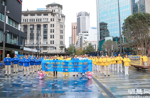 Image for article Praktisi di Selandia Baru Merayakan Hari Falun Dafa Sedunia