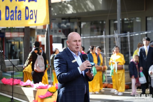 Image for article Melbourne, Australia: Dua Walikota Komunitas Tiongkok Merayakan Hari Falun Dafa