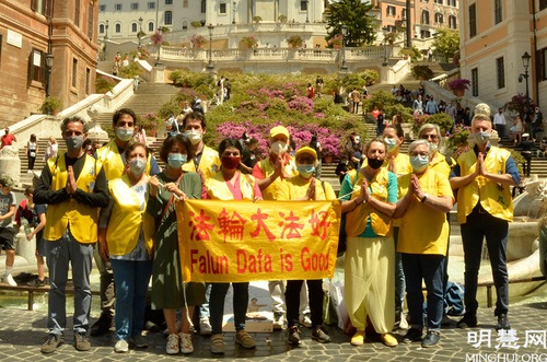 Image for article Italia: Praktisi di Roma Merayakan Hari Falun Dafa Sedunia