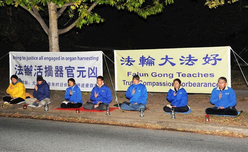 Image for article Australia: Praktisi Menggelar Malam Lilin di Kedutaan Besar Tiongkok untuk Memperingati Protes 25 April