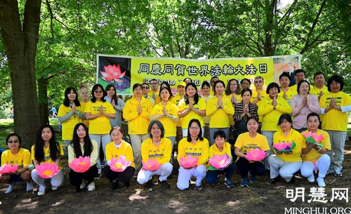 Image for article Carolina Utara: Praktisi Merayakan Hari Falun Dafa
