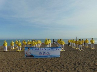 Image for article Bali: Praktisi Merayakan Hari Falun Dafa Sedunia dan Ulang Tahun Guru Li 