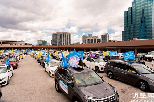 Image for article Toronto: Praktisi Melakukan Parade Mobil untuk Merayakan Hari Falun Dafa Sedunia dan Menggambarkan Dampak Positif Dafa pada Kehidupan Mereka